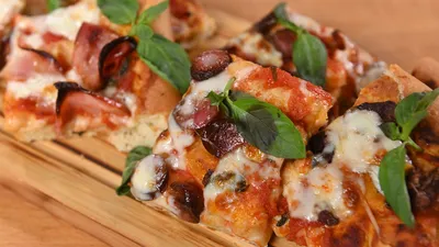 Пицца с креветками и томатным соусом: пошаговый рецепт