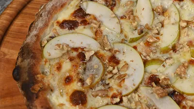 Пицца-елочка: пошаговый рецепт от телеведущего Сергея Малоземова: пошаговый  рецепт c фото