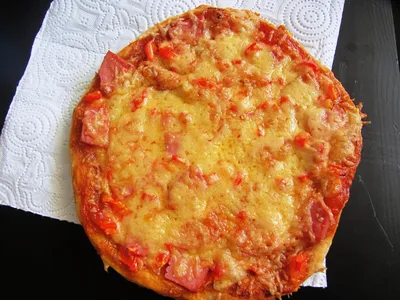 Пицца с грибами, колбасой и сыром - рецепт с фото на Повар.ру