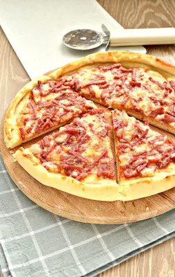 Квадратная пицца с колбасой — рецепт с фото | Рецепт | Идеи для блюд,  Питание, Еда