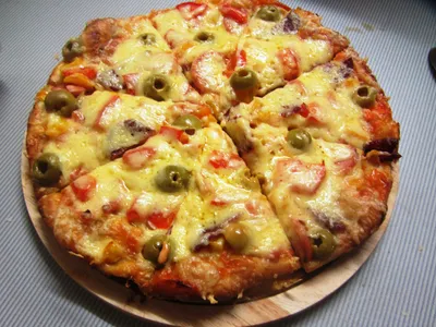 Быстрая пицца с колбасой и сыром в духовке рецепт с фото пошагово -  PhotoRecept.ru