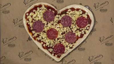 Пицца с сыром и помидорами и 15 похожих рецептов: видео, фото,  калорийность, отзывы | Рецепт | Пицца с сыром, Кулинария, Еда