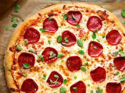 Пицца с колбасой и помидорами - рецепт автора Елена Малова🌳