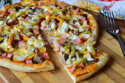 Пицца на тонком тесте с колбасой и картофельным пюре рецепт – Итальянская  кухня: Паста и пицца. «Еда»