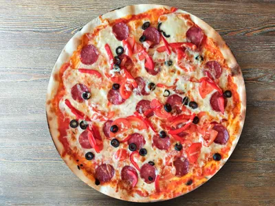 Пицца с колбасой, грибами и ананасами — рецепт с фото пошагово