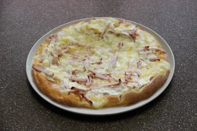 Пицца с копченой колбасой и сыром рецепт с фото пошагово - 1000.menu