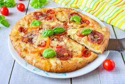 Пицца с моцареллой и помидорами рецепт фото пошагово и видео - 1000.menu