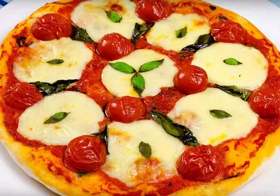 Пицца с моцареллой, томатами и базиликом пошаговый рецепт с фото