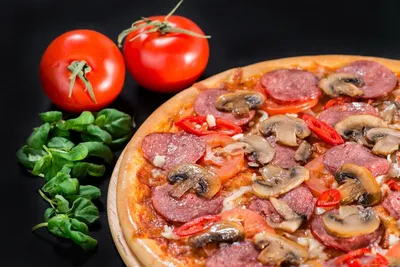 Пицца с салями и сыром - рецепт с фото на Повар.ру