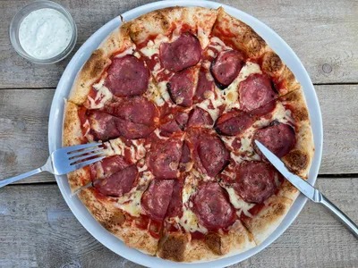 Проверенные рецепты: Пицца с салями и розмарином от Джейми Оливера