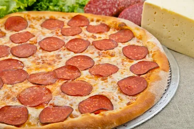 Пицца с салями и беконом, с …» — создано в Шедевруме