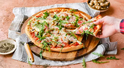 Пицца «Пепперони Салями», охлажденная с бесплатной доставкой на дом из  «ВкусВилл» | Санкт-Петербург