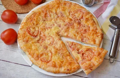 Пицца с салями, сыром и помидорами в домашних условиях — пошаговый рецепт с  фото