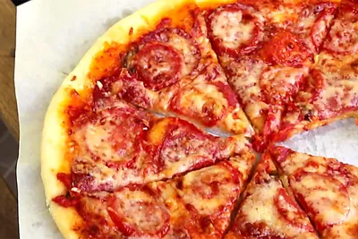 Пицца с салями и ветчиной рецепт – Итальянская кухня: Паста и пицца. «Еда»