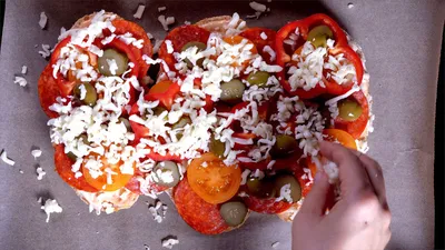 Мини-пиццы на батоне в духовке - пошаговый рецепт с фото на Готовим дома