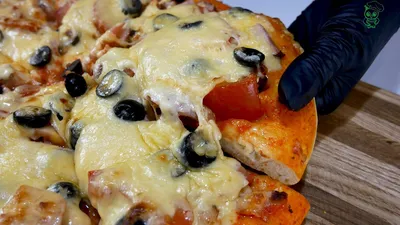 Пицца с сырными бортиками по рецепту Евгения Клопотенко