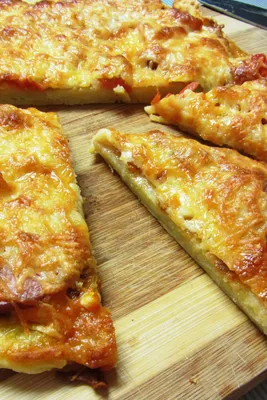 Пицца на сковороде «10 минут»: Тесто вымешивать не придется — вкус как в  дорогом итальянском ресторане - новости Хибины.ru