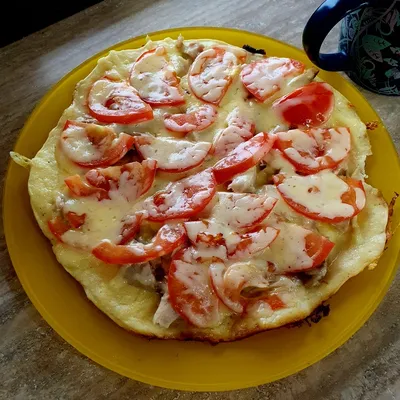 Пицца на сковороде на сметане с сосисками быстро и просто рецепт с фото -  1000.menu