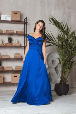 Платье с глубоким декольте и спущенными плечами артикул 200557 цвет синий👗  напрокат 3 900 ₽ ⭐ купить 18 000 ₽ в Новосибирске