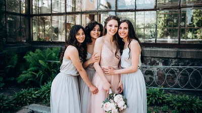 Что делать, если у подружек разные платья: 5 советов для невест | Wedding  Magazine