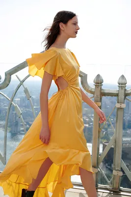 Самые модные платья весны-2023: фото, новинки, тенденции