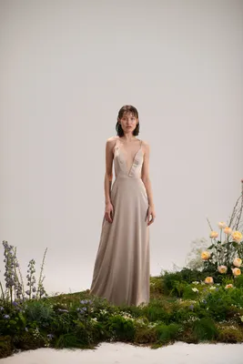 Купить элегантное платье на запах из шелка в цвете фуксия с доставкой и  примеркой в интернет магазине olalafason.ru в Москве
