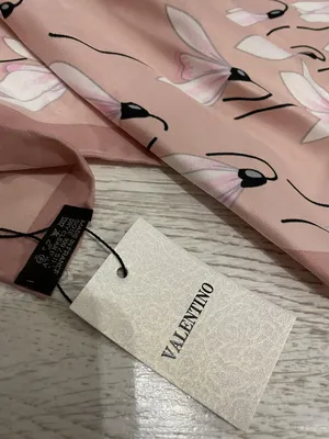 Шелковые платки Valentino: никогда не выйдут из моды