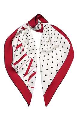Винтаж: Платок Valentino c цветочным орнаментом светлый 90х90 см шелк  купить в интернет-магазине Ярмарка Мастеров по цене 4800 ₽ – T8QQYBY |  Платки винтажные, Москва - доставка по России