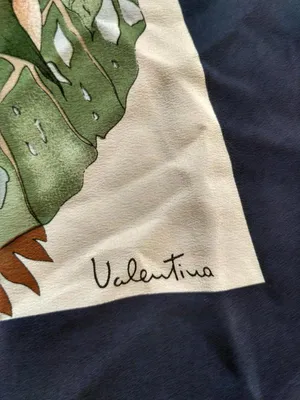Платок Valentino шёлк (9536) - купить по цене 11 025 руб. в Москве  EuroFashions