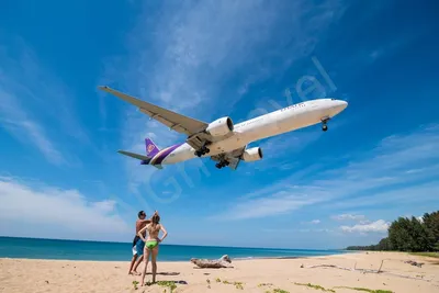 Пляж с самолетами на Пхукете, прямо надо головой