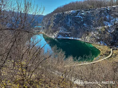 Венгерский фотограф запечатлел невероятные кадры ледяных водопадов Хорватии  — Мир
