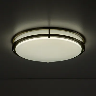 Плоские потолочные люстры стали многофункциональным элементом в интерьере  💡. Данный вид освещения позволяет скорректировать асимметрию… | Instagram