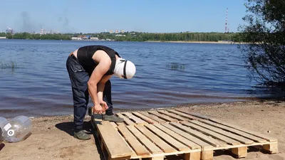 Использовали 3000 пластиковых бутылок». Якутянин построил необычный плот  для сплава по реке - KP.RU