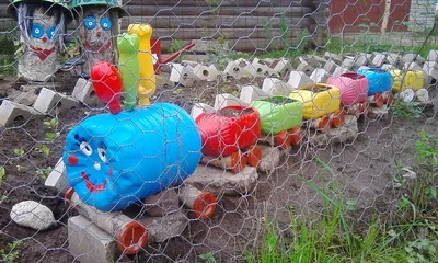 Поделки из пластиковых бутылок - 69 фото идей изделий из пластика для сада,  дачи, огорода