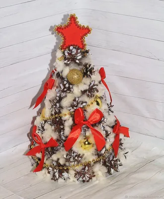 Новогодний месяц🎄 поделка в школу или садик на Новый год. Или просто  новогодний декор 🪅 полностью ручная работа, в живую очень красиво… |  Instagram