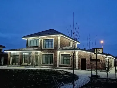 Подсветка фасада загородного дома гибким неоном