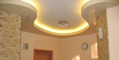 ВОЗДУШНЫЕ НАТЯЖНЫЕ ПОТОЛКИ :: Красивый натяжной потолок с подсветкой для  малогабаритной квартиры