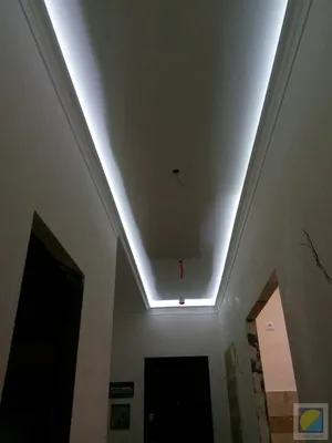 Натяжные потолки с подсветкой фото, светодиодная подсветка по периметру и  точечная