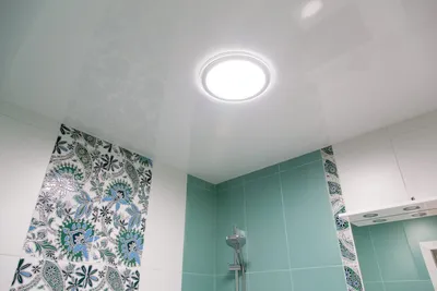 Натяжные потолки в ванной - фото, дизайн, расчет стоимости