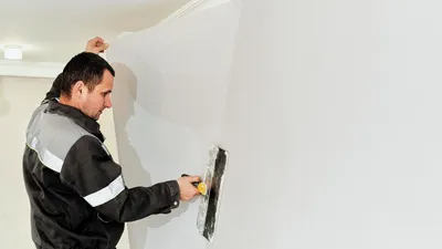 Как клеить обои на потолок: как поклеить жидкие, виниловые, флизелиновые  обои своими руками на потолок | Houzz Россия