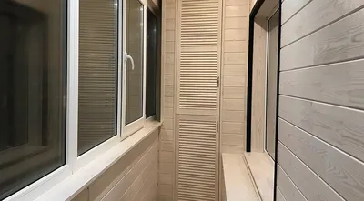 Отделка балкона под ключ внутри, цены в Подольске, фото панелей пвх и мдф,  снаружи сайдингом.