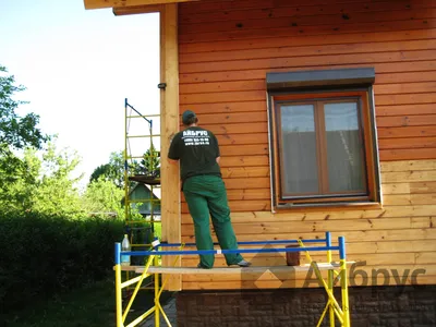 Покраска фасада деревянного дома снаружи в Москве