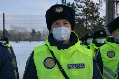 Российские женщины-полицейские в новой форме будут похожи на стюардесс. А  мужчины - на копов - KP.RU