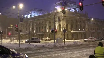 Варшава, Польша зимой Задний двор, полный снега Стоковое Изображение -  изображение насчитывающей имущество, напольно: 163877717