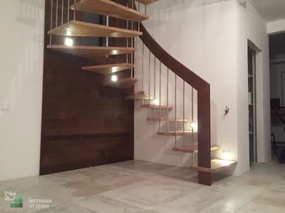 Полувинтовая бетонная лестница — Оглядка на интерьер комнаты