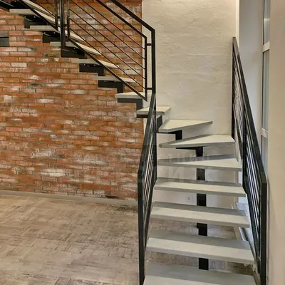 Купить Полувинтовая лестница на бетонном основании, ЭЛ 804, цена  изготовления на заказ на второй этаж (Москва)