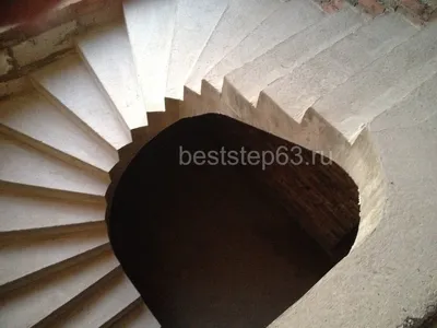 Полувинтовая лестница с коваными ограждениями | Лестницы от души