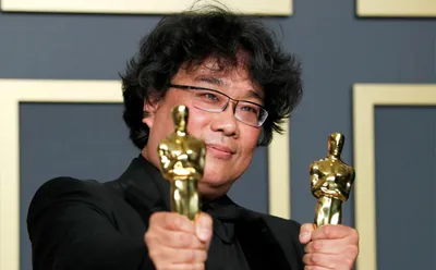 Пон Джун-хо на фото: талантливый режиссер и сценарист