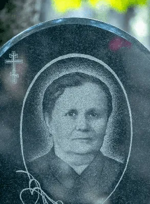 Цветной портрет на памятник в гранитной мастерская \"Ваятель\"