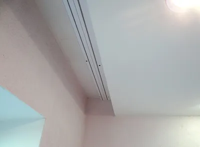 Плинтус для натяжного потолка - как выбрать, как выглядит, как монтируется?